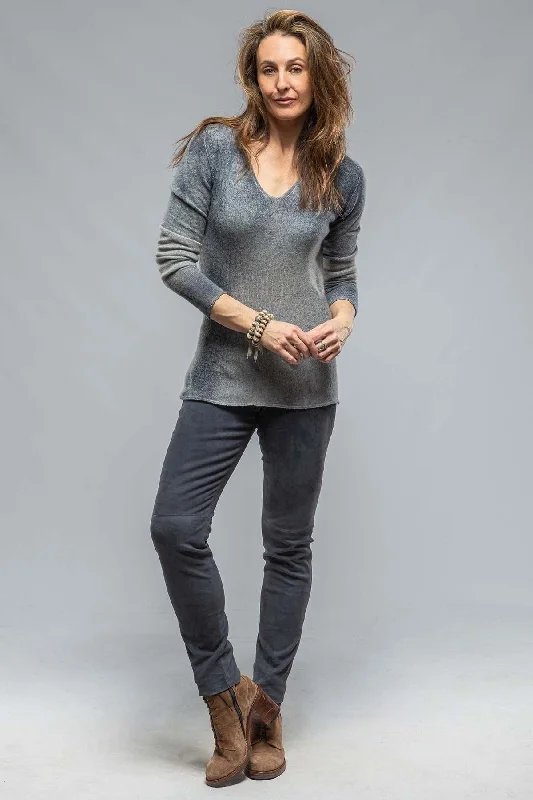 Sali Bi-Color V-Neck Sweater In Natural Avio